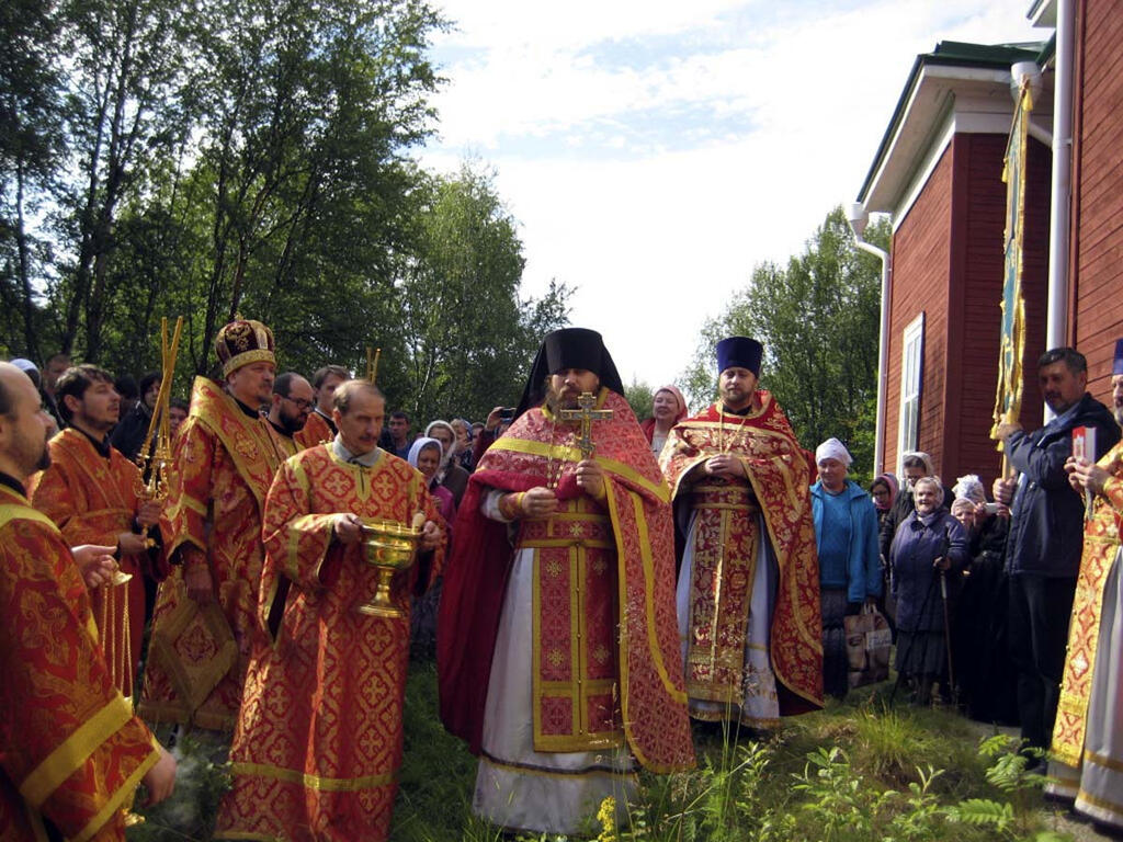 Празднование 1000-летия мученической кончины святых Бориса и Глеба в Борисоглебском храме на реке Паз. 6 августа 2015 г. Фото с сайта severeparh.ru Празднование 1000-летия мученической кончины святых Бориса и Глеба в Борисоглебском храме на реке Паз. 6 августа 2015 г. Фото с сайта severeparh.ru
