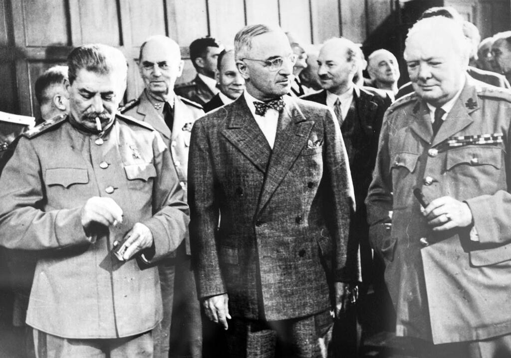 «На Потсдамской конференции». Потсдам, Германия, 1945. «На Потсдамской конференции». Потсдам, Германия, 1945.