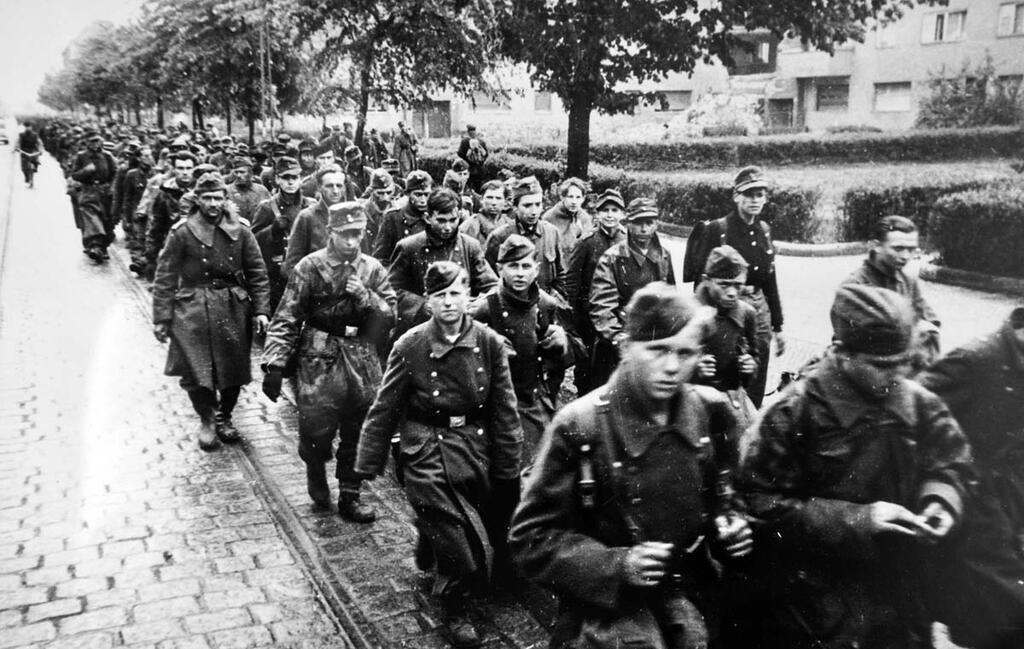 «Колонна пленных». 1945 г. «Колонна пленных». 1945 г.
