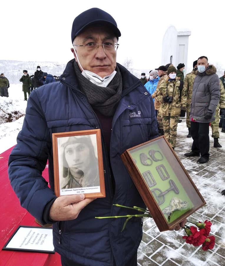 Внук старшего лейтенанта Агубечира Кцоева. Внук старшего лейтенанта Агубечира Кцоева.