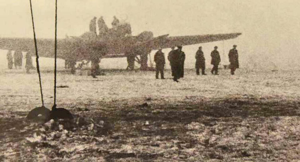 Владислав Микоша. «Самолеты готовятся к старту на полюс». 1937 г.