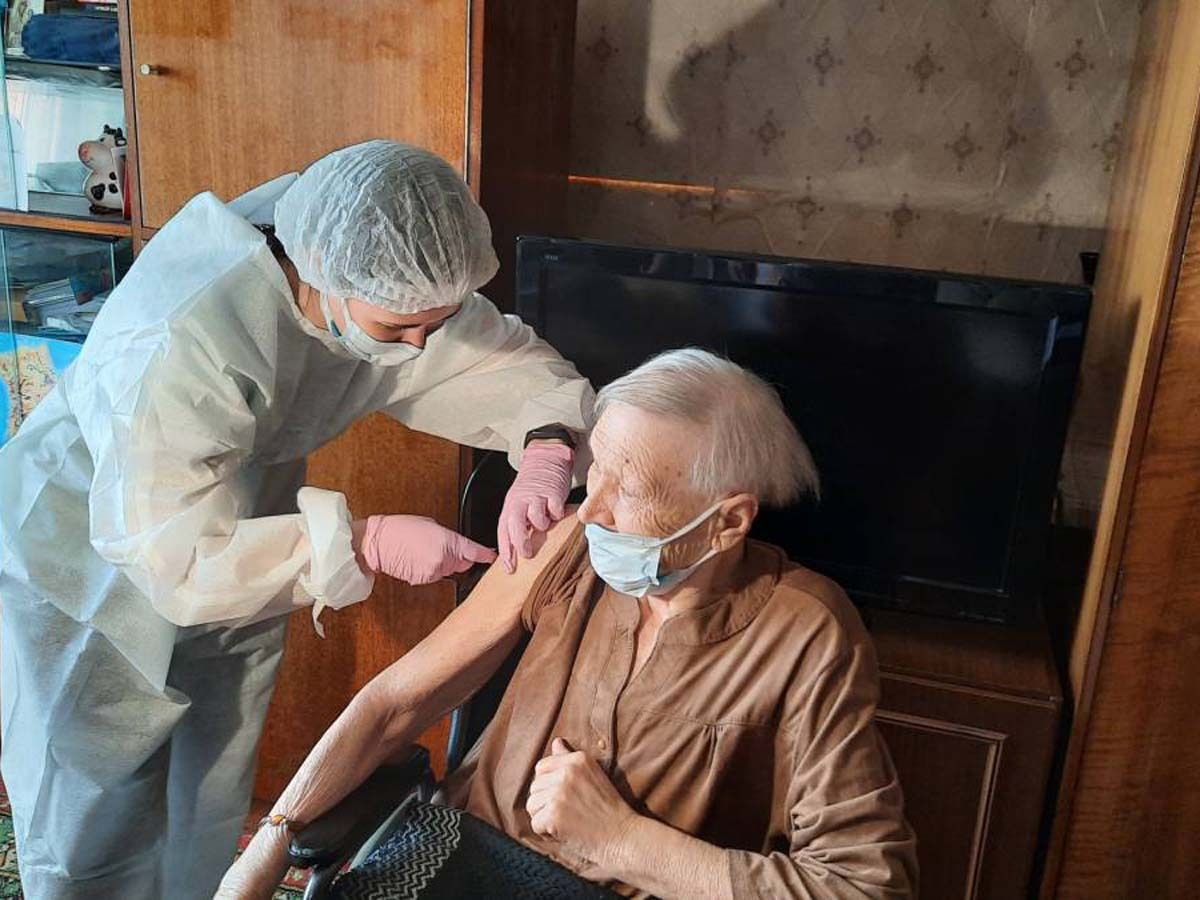Вакцинация на дому маломобильных пациентов. Вакцинация на дому маломобильных пациентов.
