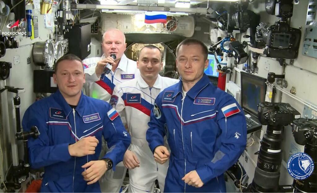 © Роскосмос Космонавты Роскосмоса Сергей Кудь-Сверчков, Олег Новицкий, Петр Дубров и Сергей Рыжиков