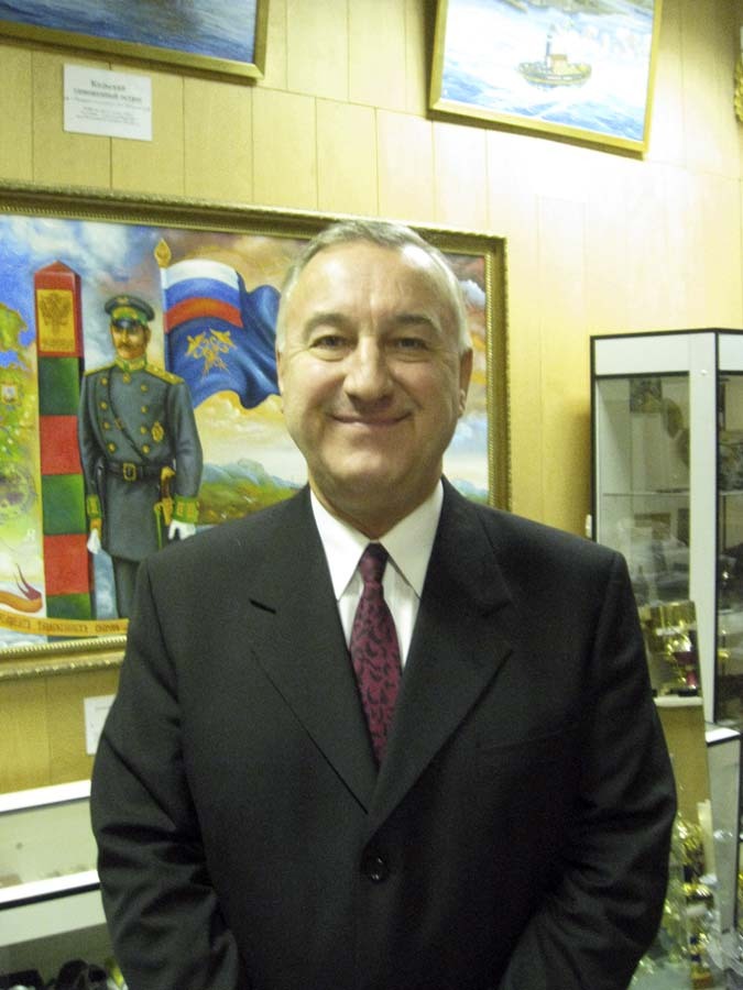 Виктор Головин в музее Мурманской таможни. 2004 г. Виктор Головин в музее Мурманской таможни. 2004 г.