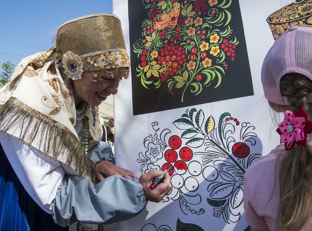 Елена Коваленко.