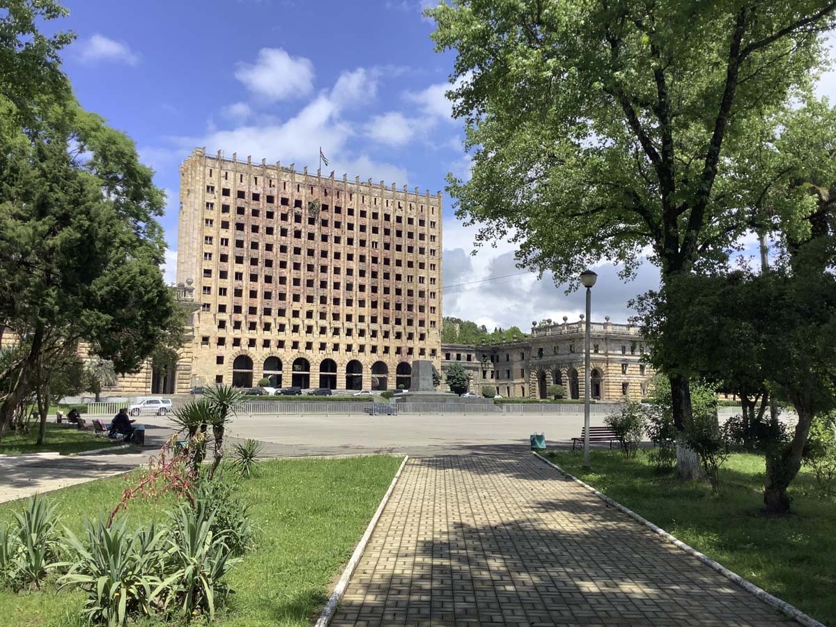 Здание Верховного совета Абхазии.
