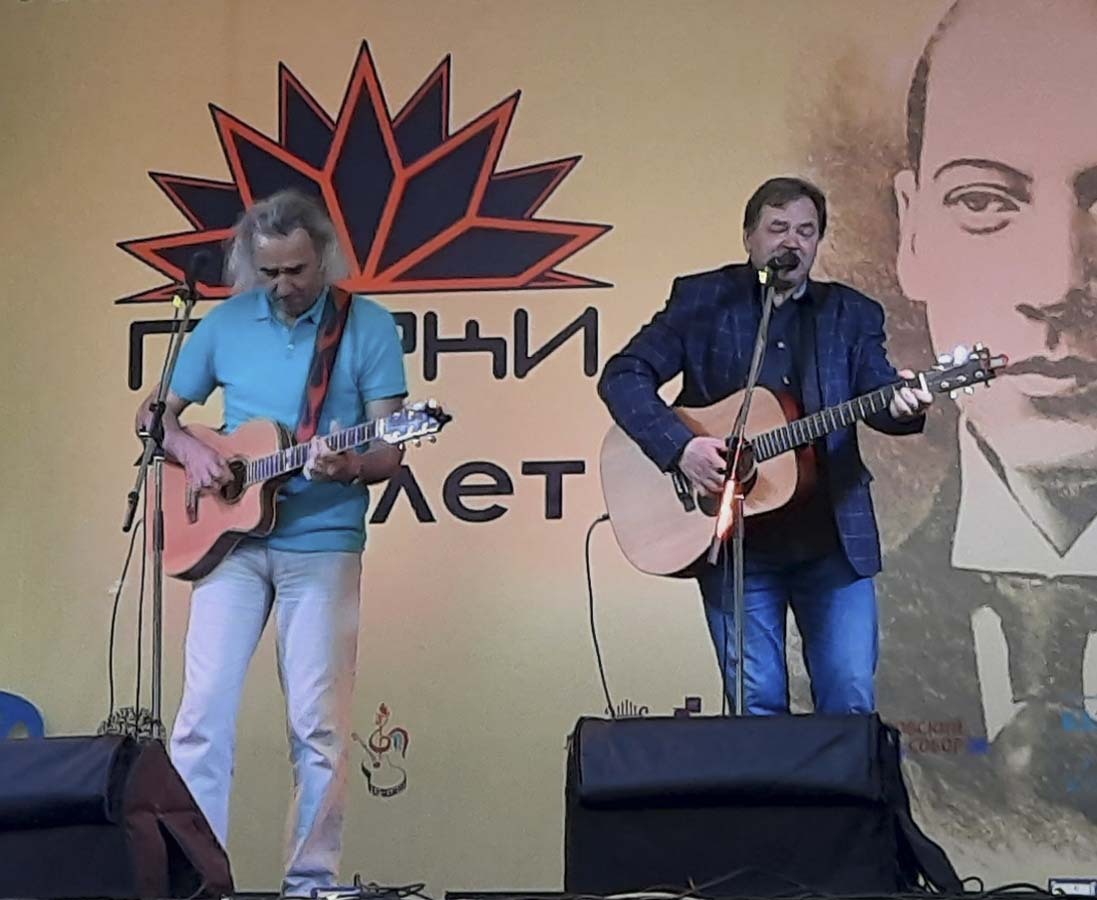 Выступают руководитель форума Алексей Витаков (справа) и известный музыкант Владимир Поляков. Выступают руководитель форума Алексей Витаков (справа) и известный музыкант Владимир Поляков.