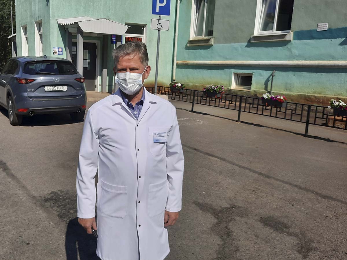 Главврач Сергей Агеев.