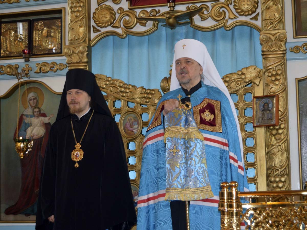 Возглавили службу два архиерея. Возглавили службу два архиерея.