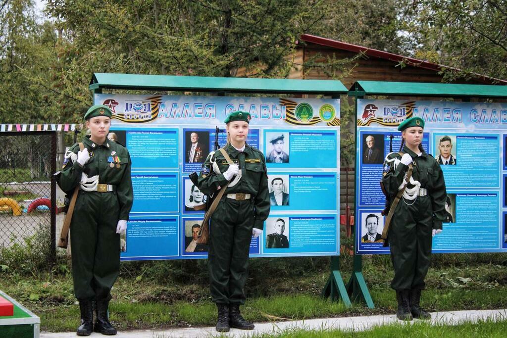 предоставлено ВПК «Лидер». Вахту памяти несут юные курсанты «Лидера».