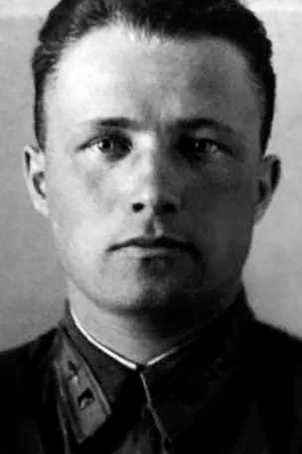 Павел Попов.