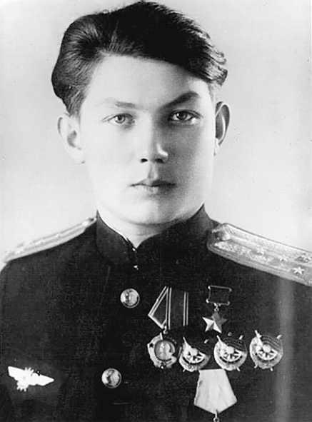 Штурман 255-го ИАП капитан В. А. Бурматов.