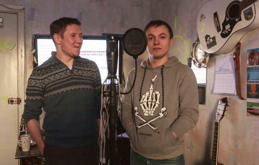 https://vk.com/sun_records Рэп-дуэт из Ловозера.