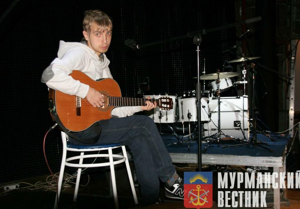 Виктор Скорбенко. Еще в Мурманске, на сцене ДК Кирова.