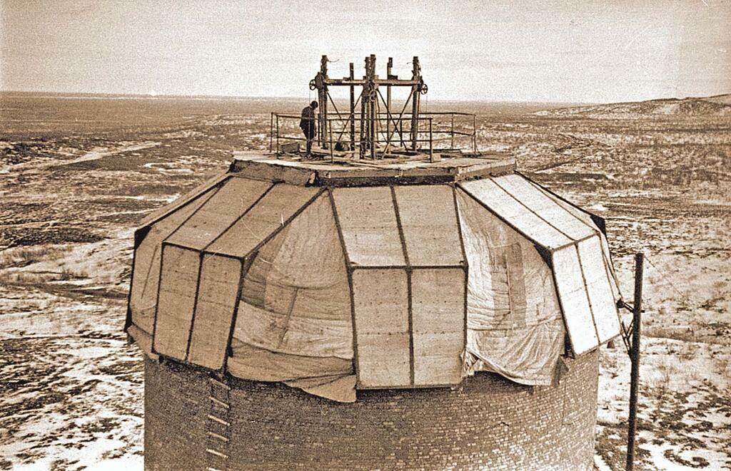 из архива музея Норильска. Строительство трубы. Ноябрь 1941 г.