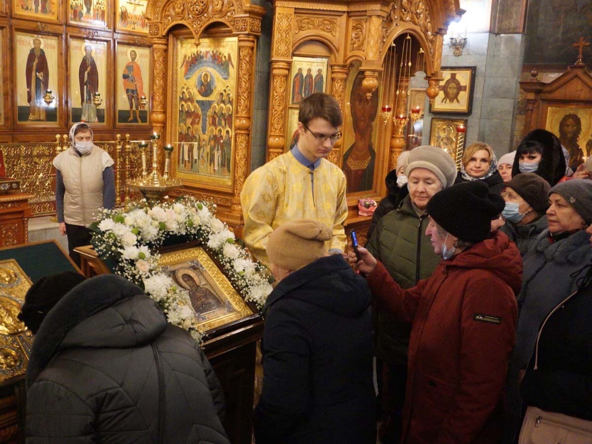 Сергей Фомин уже не в первый раз привозит икону в наш край.