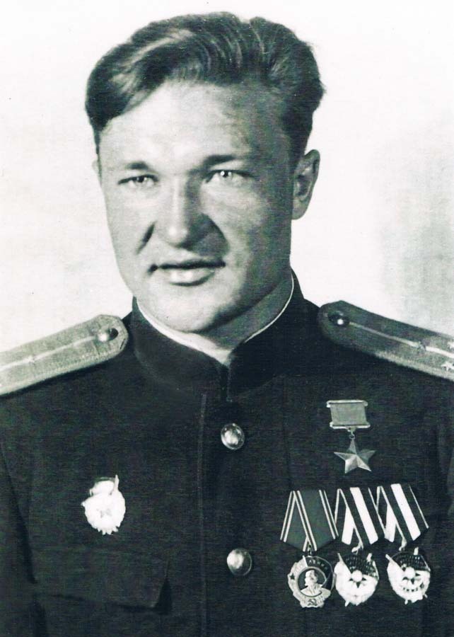 Герой Советского Союза гвардии старший лейтенант Францев, 1944 год.