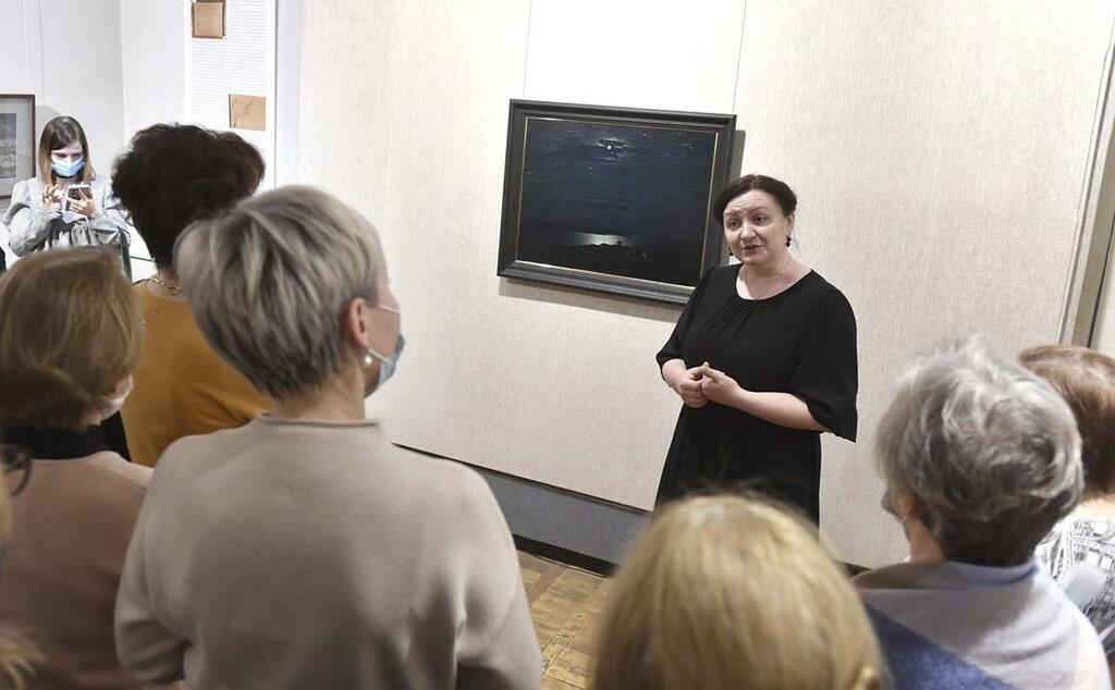 Екатерина Кудряшова представляет экспозицию. Екатерина Кудряшова представляет экспозицию.