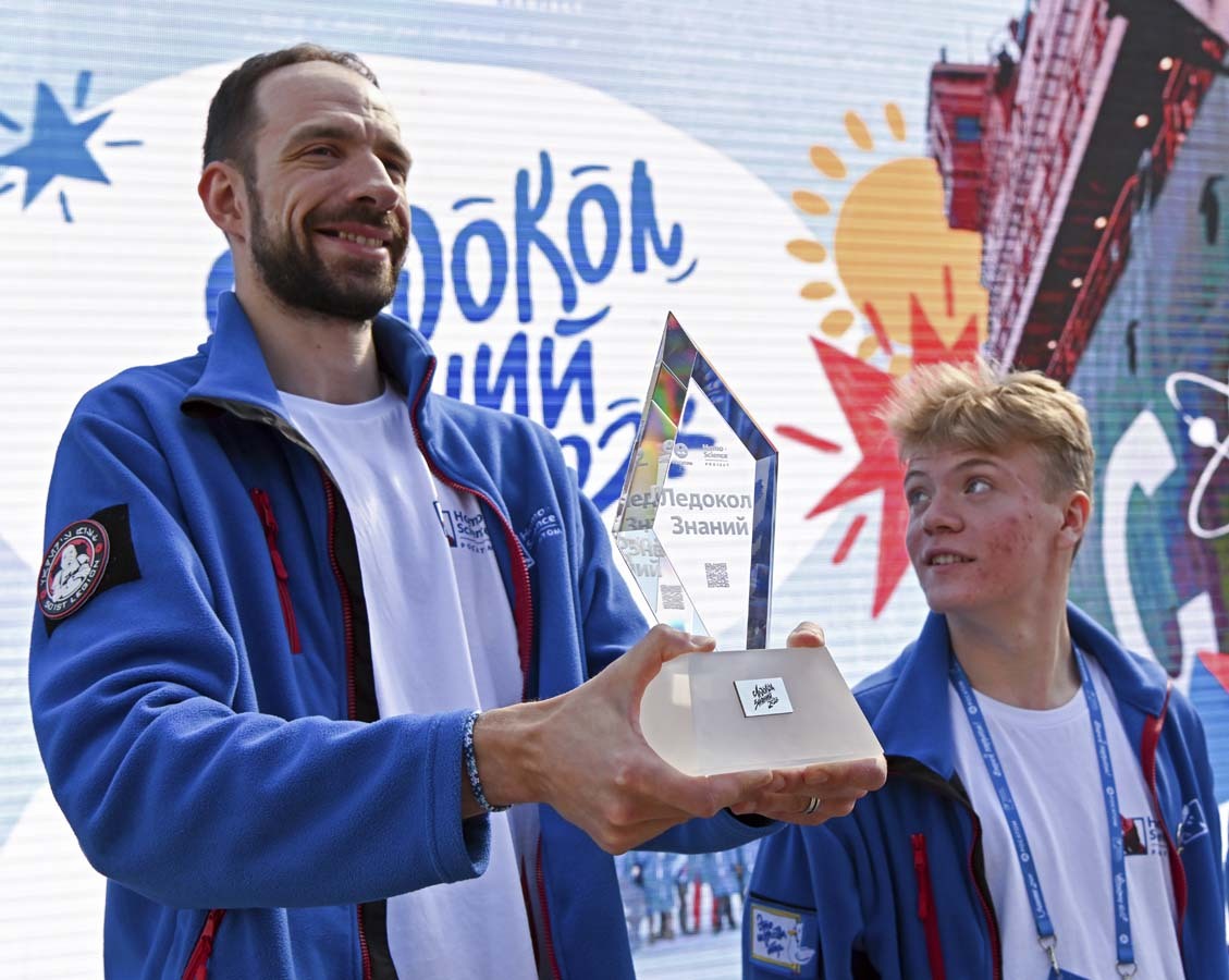 Хранитель &laquo;Кристалла знаний&raquo; Егор Банишевский и Глеб Телегин.