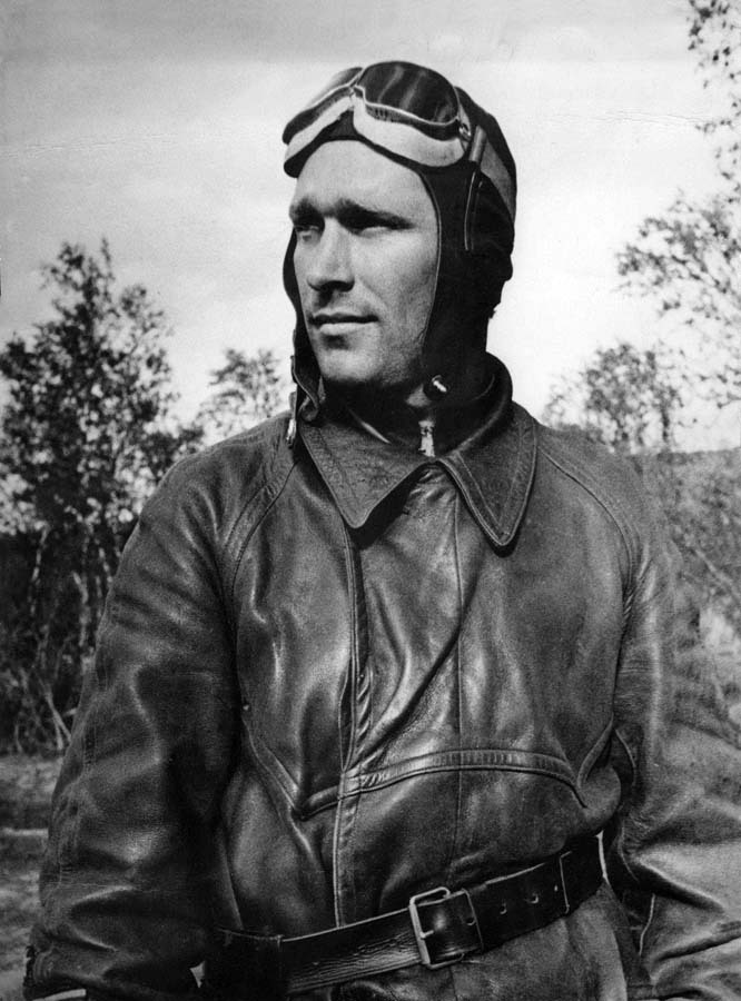 Старший лейтенант Борис Сафонов. Июль 1941 года, аэродром Ваенга-Первая.