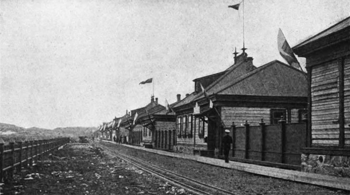 Главная улица нового русского города Александровска. Главная улица нового русского города Александровска.