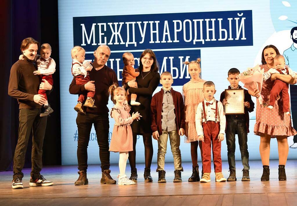 Сергея Ещенко. Семья Половниковых в полном составе.