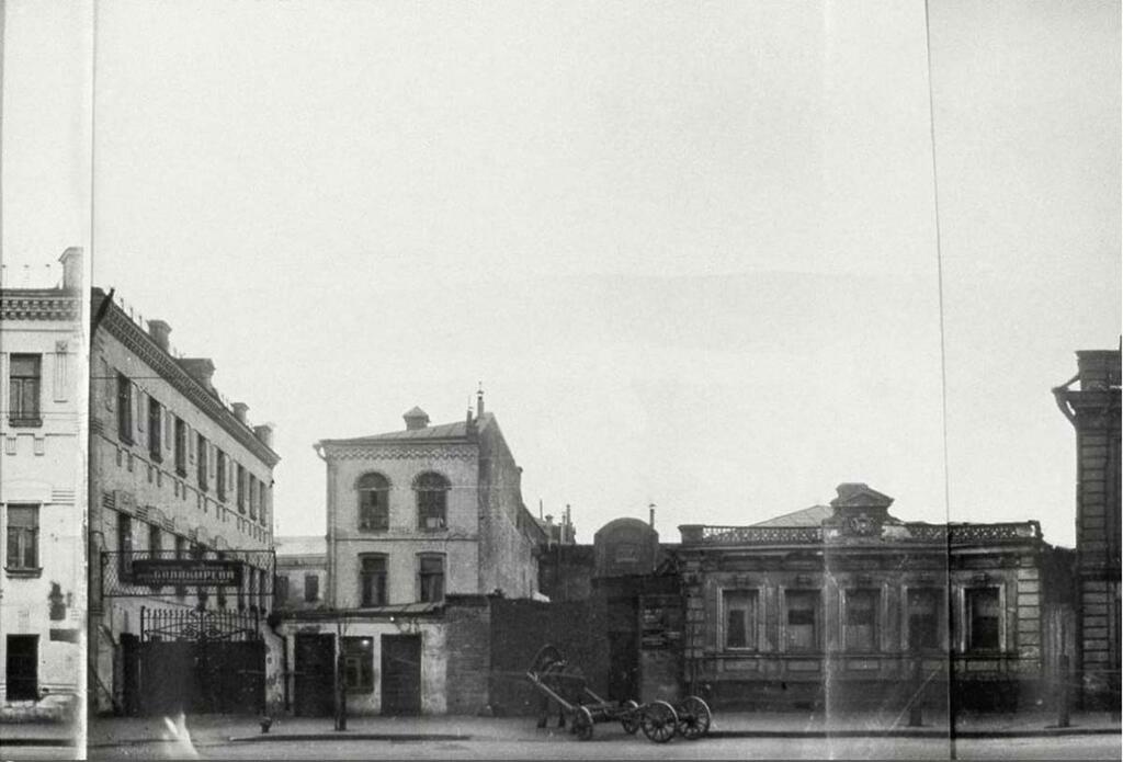 с сайта basmania.ru Так выглядела пуговичная фабрика имени Балакирева в 20-30-е гг. ХХ в. Сюда и привез журналист Д. А. Юнгмейстер мурманские раковины.