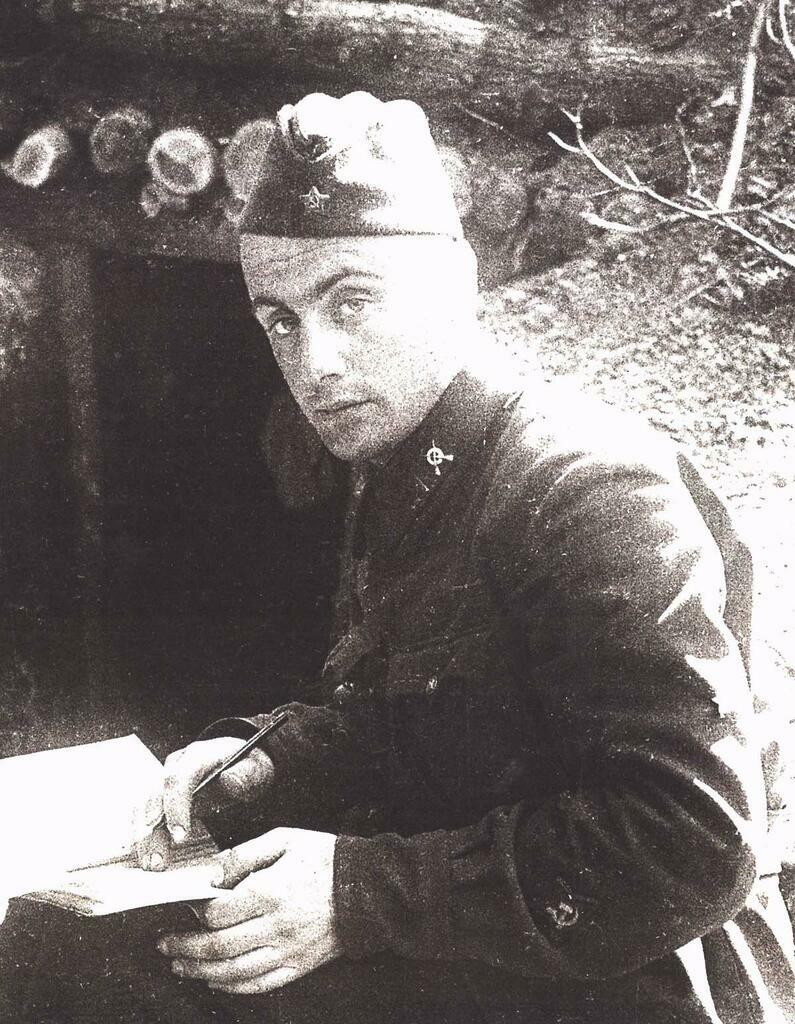 Евгений Долматовский. Фото из книги &laquo;Голоса писателей военной поры&raquo;.