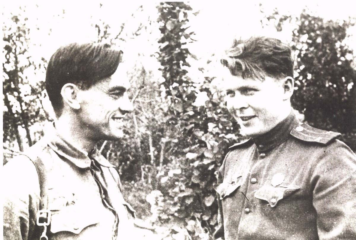 Арсений Тарковский и Александр Твардовский. Фото из книги &laquo;Голоса писателей военной поры&raquo;.