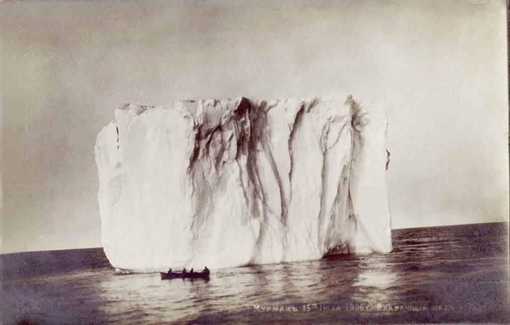 Мурман, 15 июля 1906 года. Плавающий лёд. Фотооткрытка. Издатель А. С. Андрианов. 1900-е гг. Фото из архива автора. Мурман, 15 июля 1906 года. Плавающий лёд. Фотооткрытка. Издатель А. С. Андрианов. 1900-е гг. Фото из архива автора.