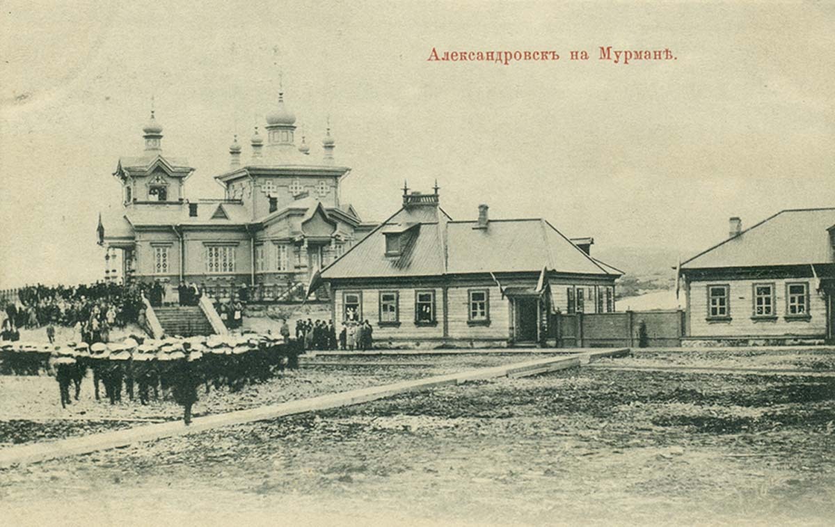 Александровск на Мурмане. Открытое письмо. Фототипия &laquo;Шерер и Набгольц&raquo;. 1903 год. Прощальный марш экипажа крейсера &laquo;Вестник&raquo; перед великим князем, его свитой и гостями праздника. 24 июня 1899 года. Фото из коллекции автора.