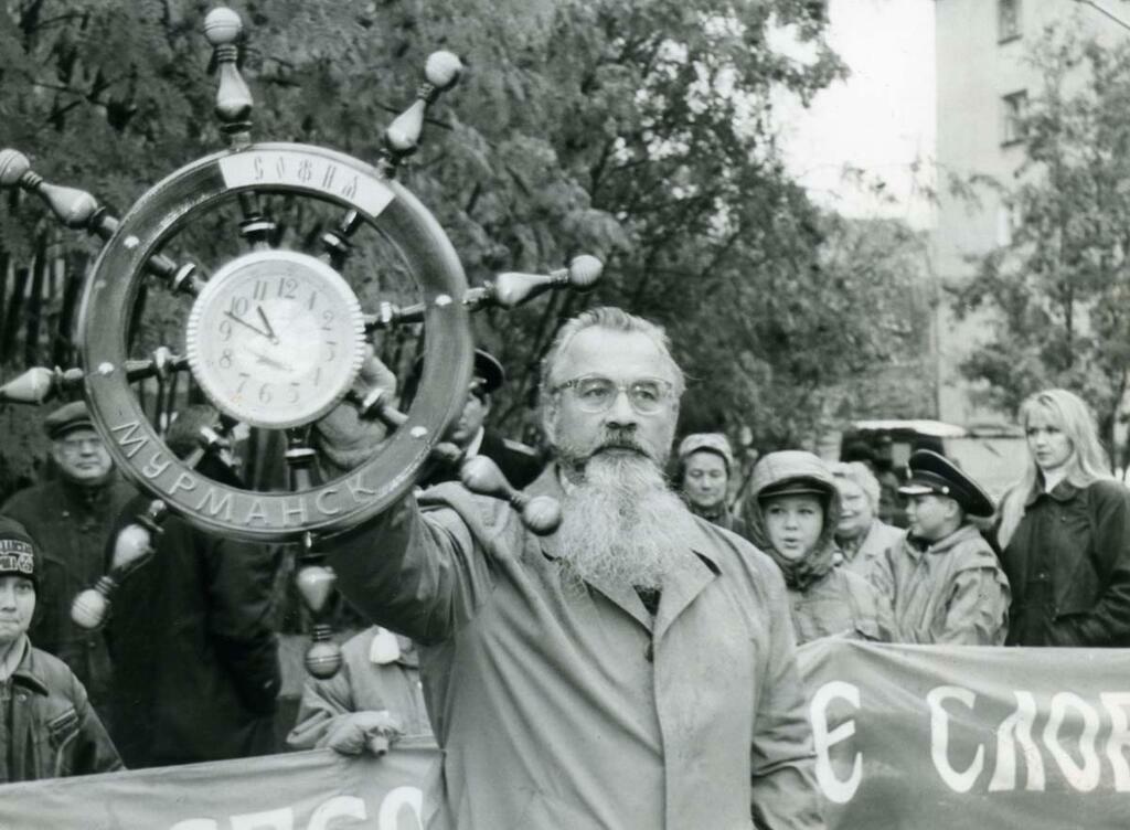 Виталий Маслов дает старт первому Славянскому ходу в 1997 г. Виталий Маслов дает старт первому Славянскому ходу в 1997 г.