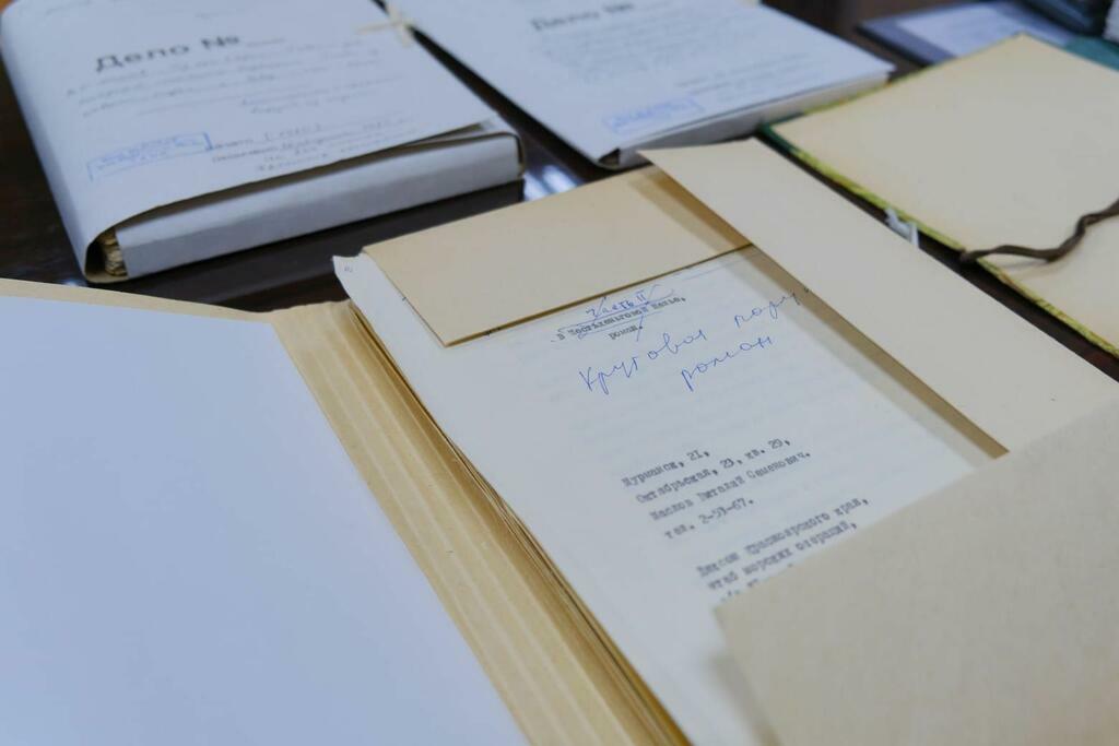 Рукопись романа «Круговая порука» Виталия Маслова. Фото Александра Мартынова. Рукопись романа «Круговая порука» Виталия Маслова. Фото Александра Мартынова.