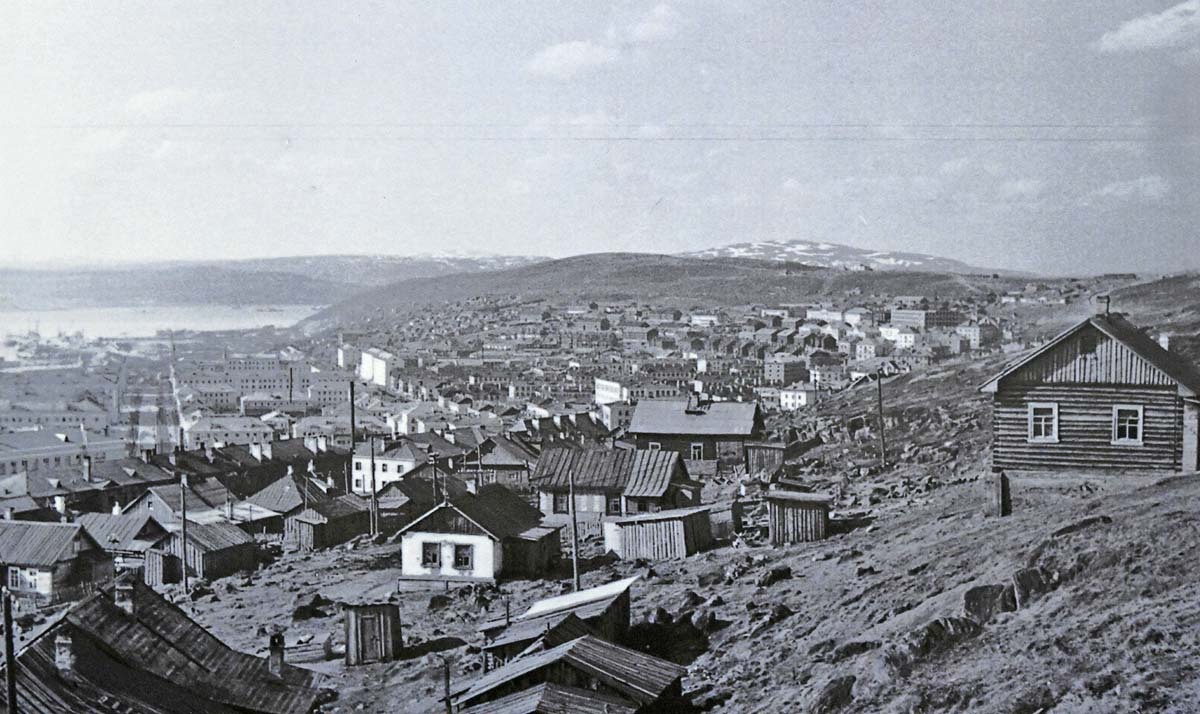 Вид на Мурманск с улицы Связи (конец 1960-х). Вид на Мурманск с улицы Связи (конец 1960-х).