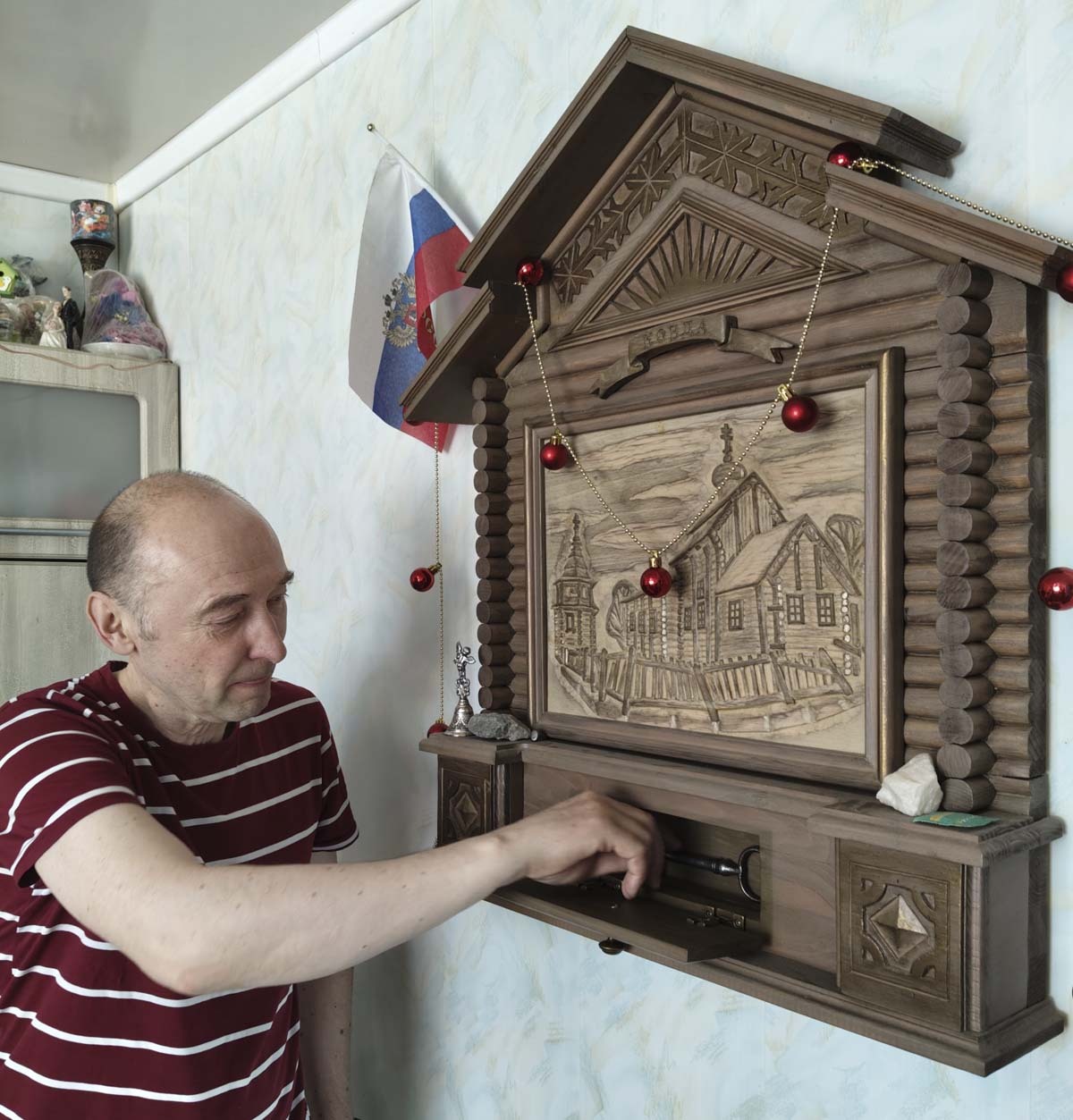 Ключ от храма хранится в специально заказанной ключнице. Фото: Зоя Кабыш.