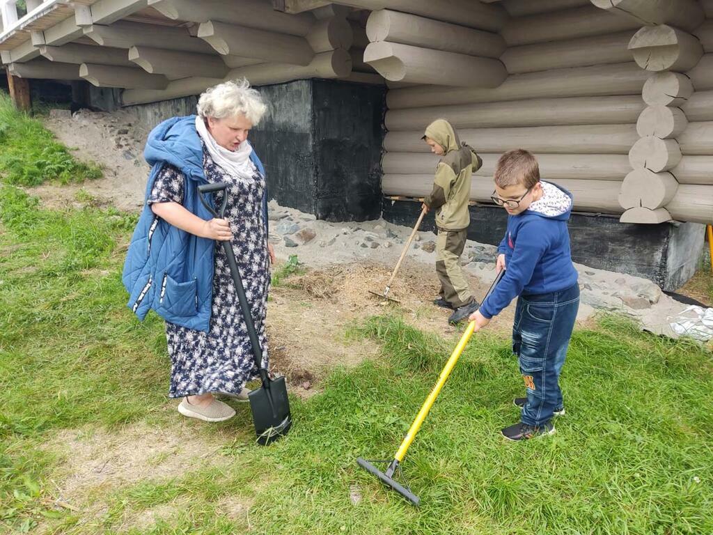 Зои Кабыш. Помощники.