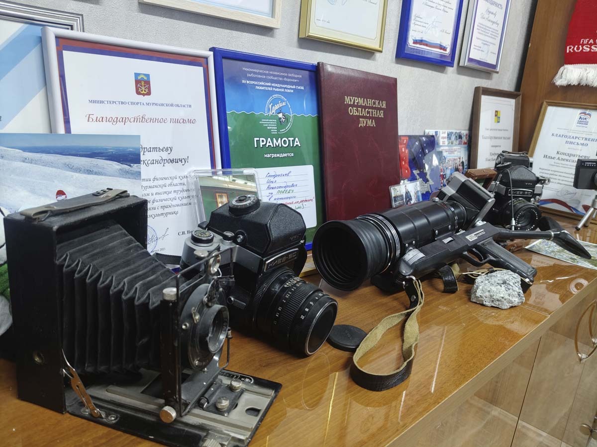 Часть коллекции. На первом плане - &laquo;Фотокор-1&raquo;, дальше &laquo;Киев 6с&raquo;, &laquo;Зенит ЕС&raquo; (&laquo;Снайпер&raquo;), &laquo;Киев 60&raquo;, &laquo;Москва-5&raquo;. Фото: Зоя Кабыш.