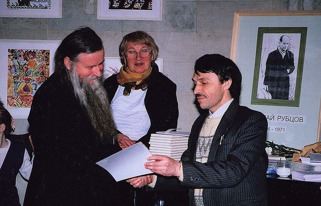Сергея Александрова. На Рубцовских чтениях - с игуменом Аристархом и Ларисой Гладиной.
