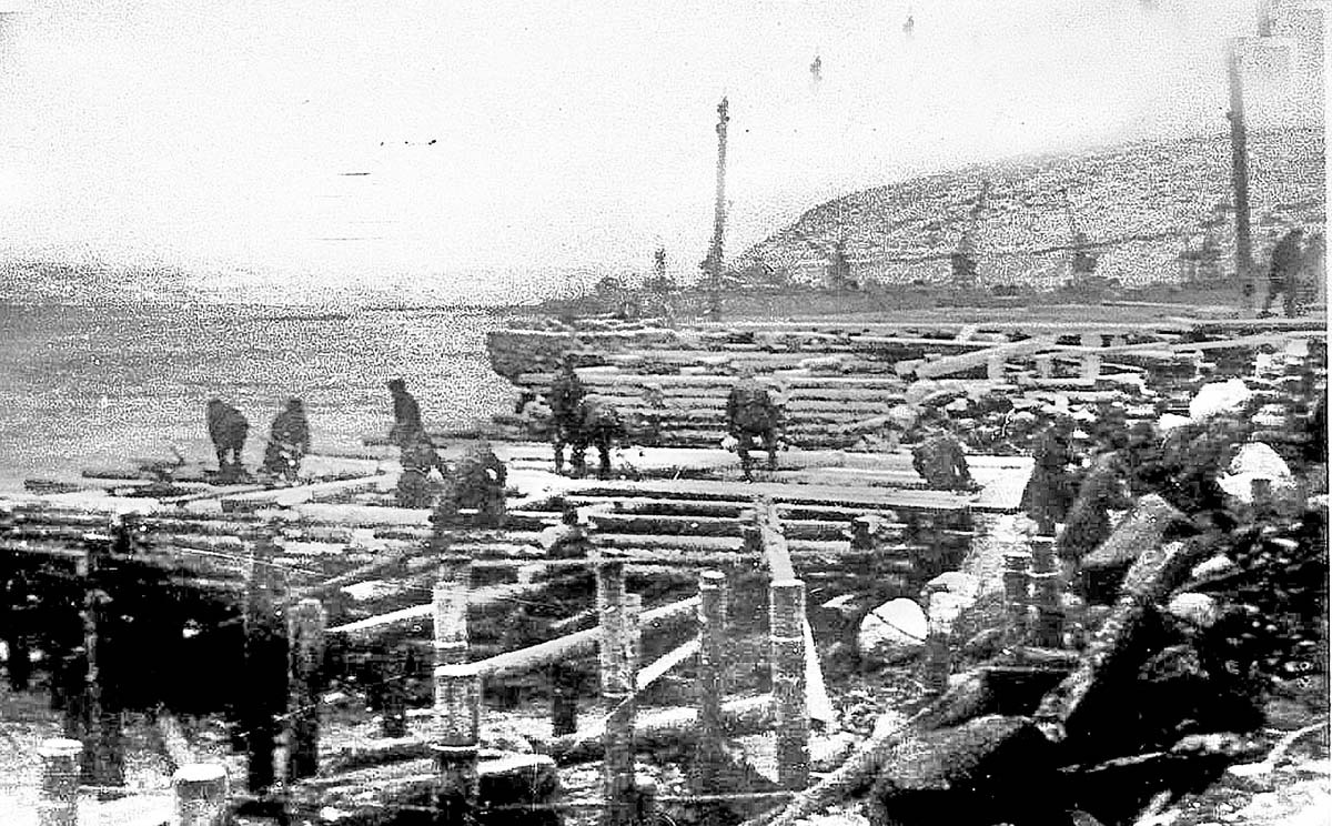 Ремонт причала № 8-9. Фото из архива Мурманского морского торгового порта.