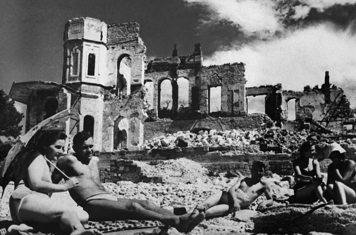 &laquo;Снова жизнь. Севастополь. 9 мая 1944 года&raquo;.