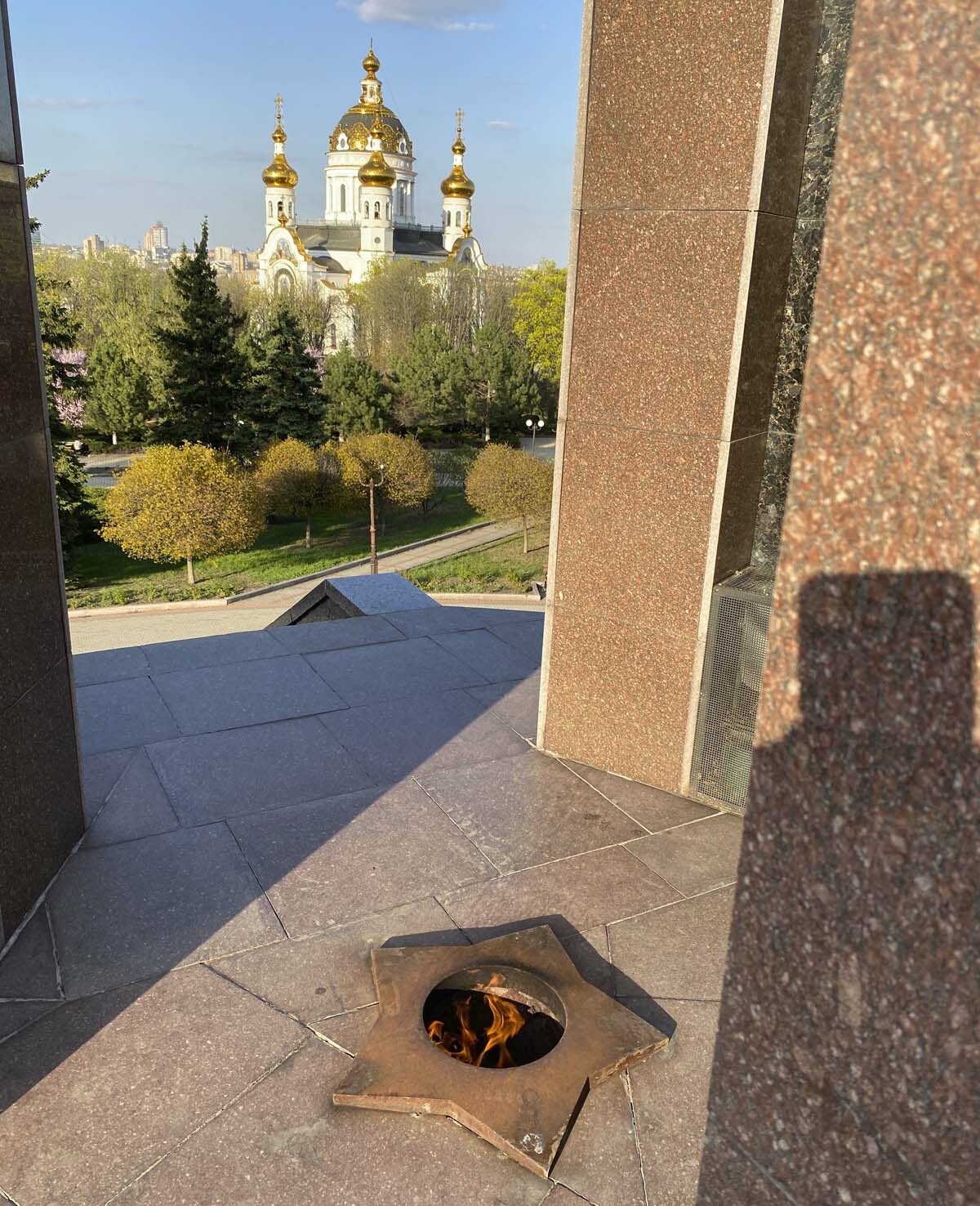 Вечный огонь на месте концлагеря. Фото: Илья Виноградов.