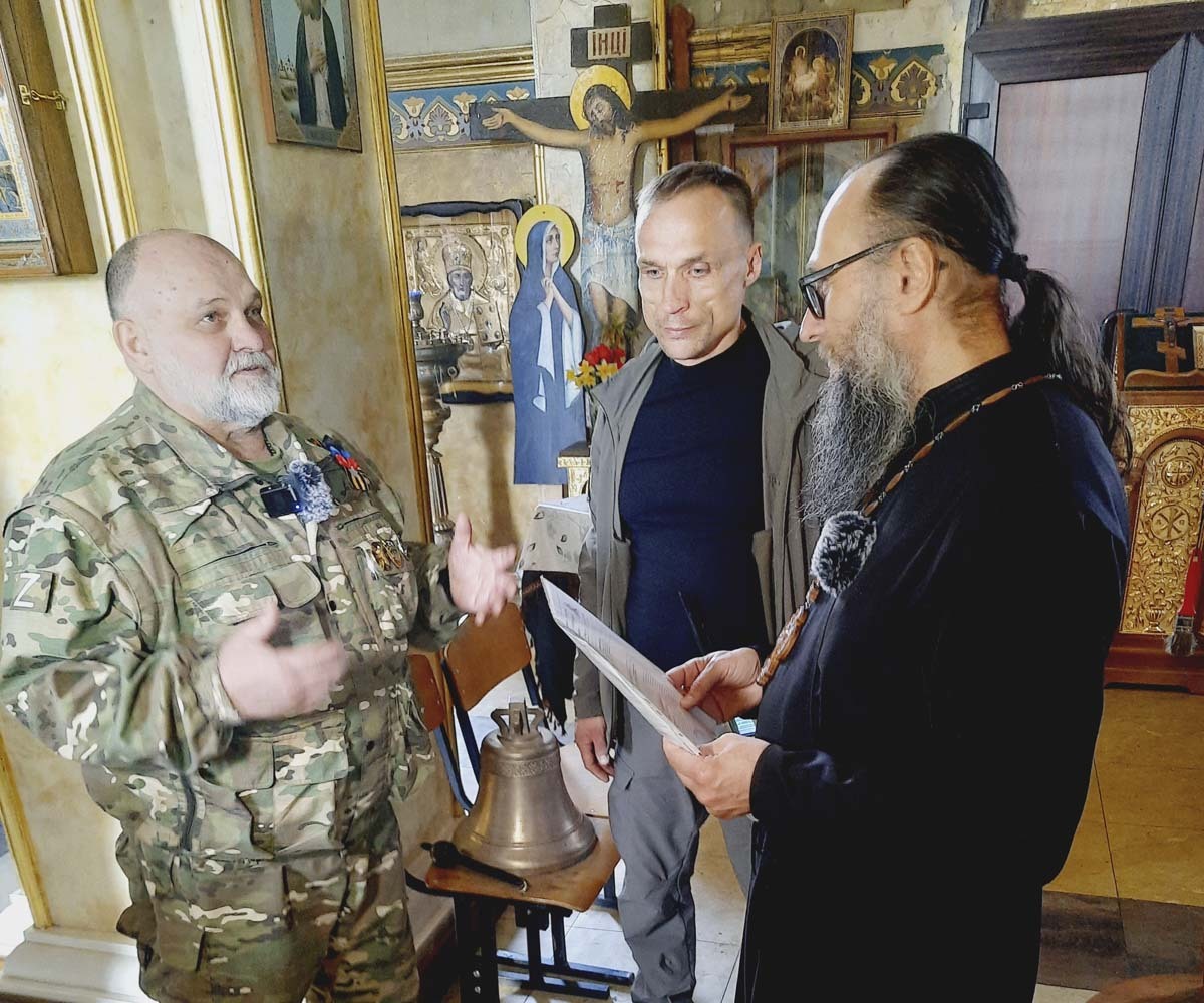 Передача колокола. Фото: Илья Виноградов. Передача колокола. Фото: Илья Виноградов.