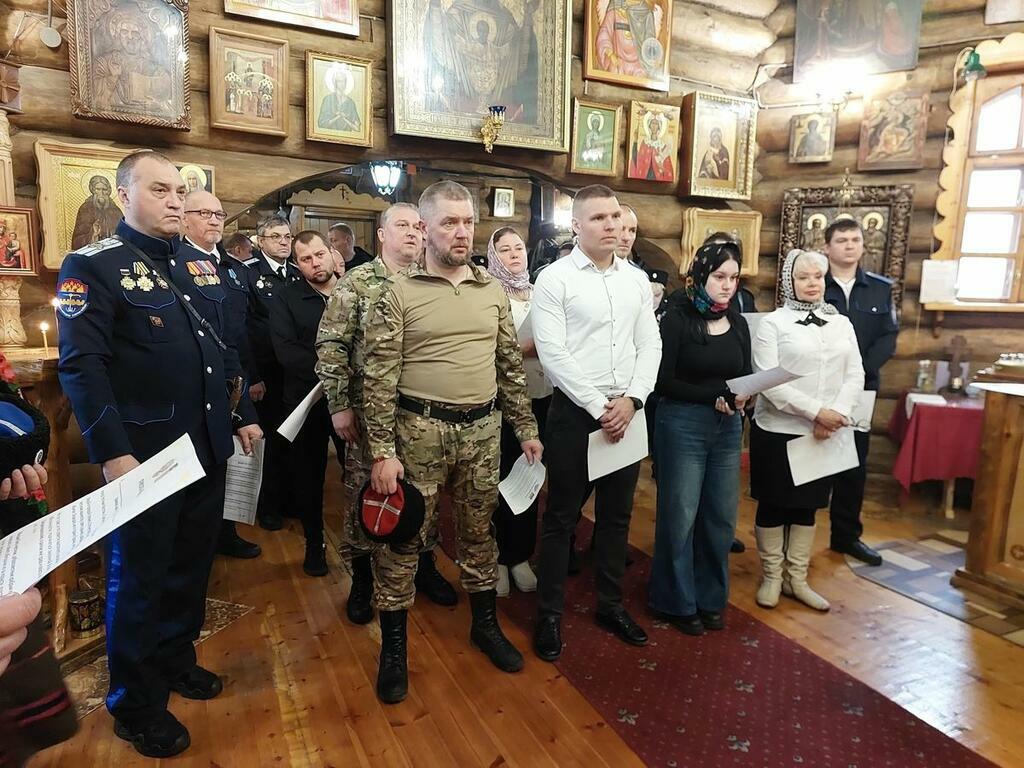 Фото: Свято-Троицкий Феодоритов Кольский монастырь. Фото: Свято-Троицкий Феодоритов Кольский монастырь.