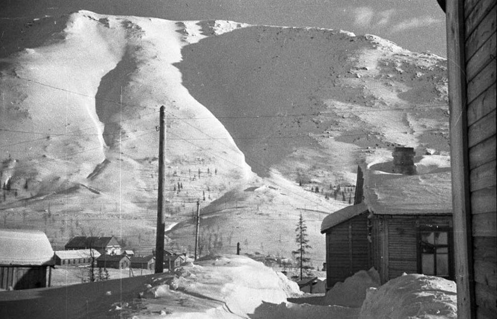 Снег на склонах Юкспора. 1930-е гг. Фото Михайлова из фондов МОКМ. Снег на склонах Юкспора. 1930-е гг. Фото Михайлова из фондов МОКМ.