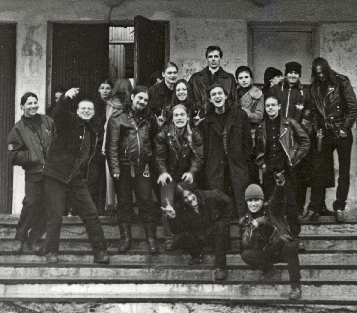 Мурманские рокеры. 1980-е годы. Фото из архива Андрея Сычева. Мурманские рокеры. 1980-е годы. Фото из архива Андрея Сычева.