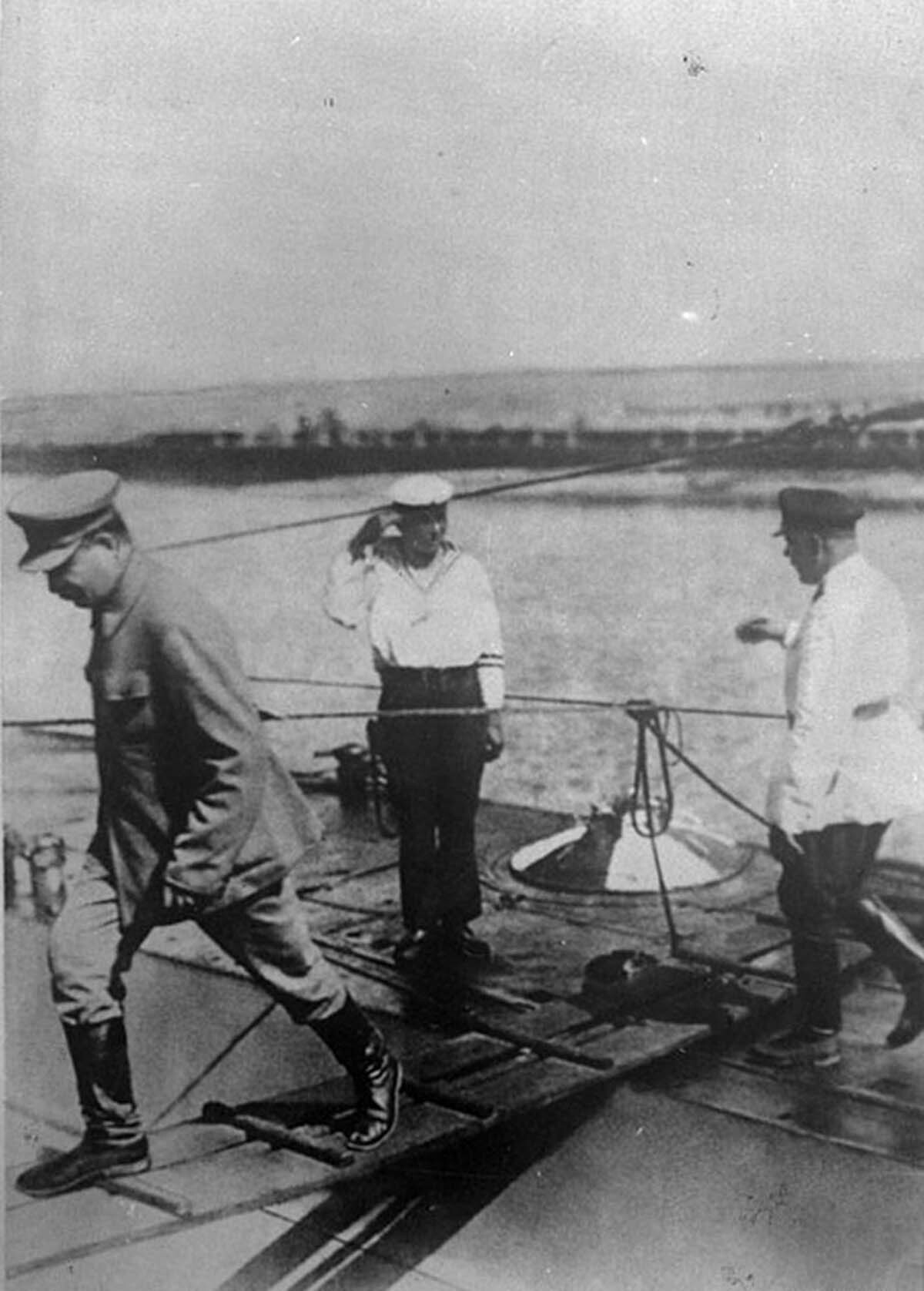 Посещение лодки И. В. Сталиным, 1933 г. Посещение лодки И. В. Сталиным, 1933 г.