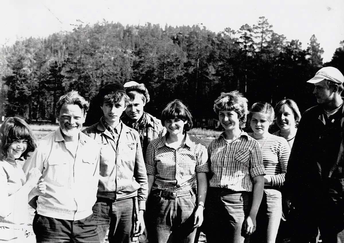 1982 г. Шеф и «ряжковцы». Фото из архива заповедника. 1982 г. Шеф и «ряжковцы». Фото из архива заповедника.