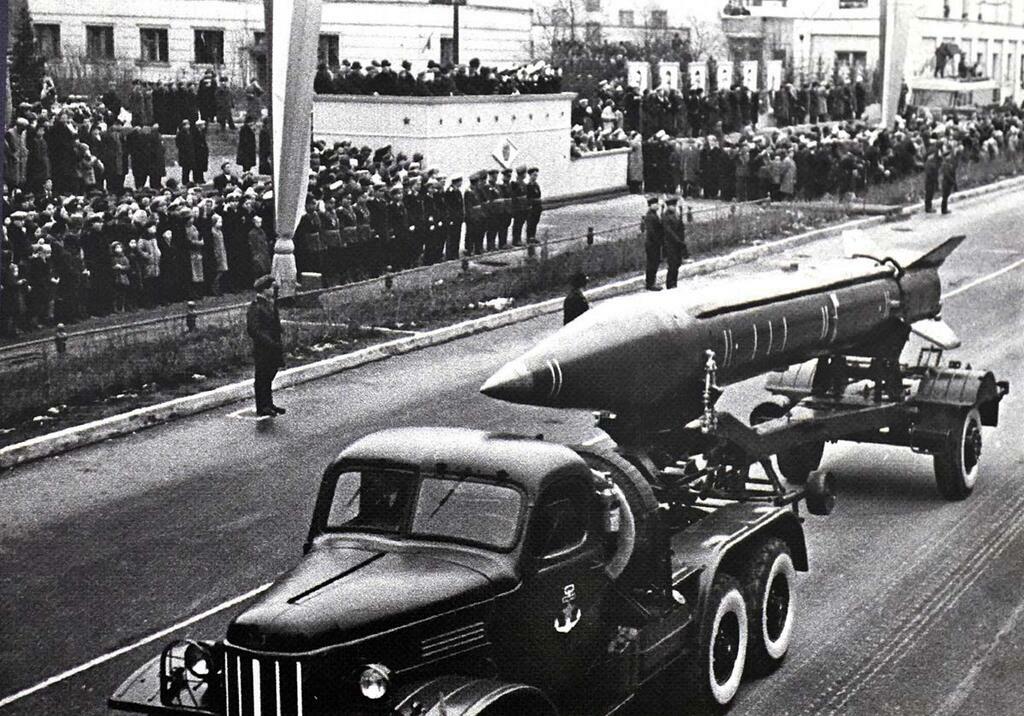 Сергея Ещенко. Парад в городе Мурманске в честь Дня Победы. 9 мая 1966 г.