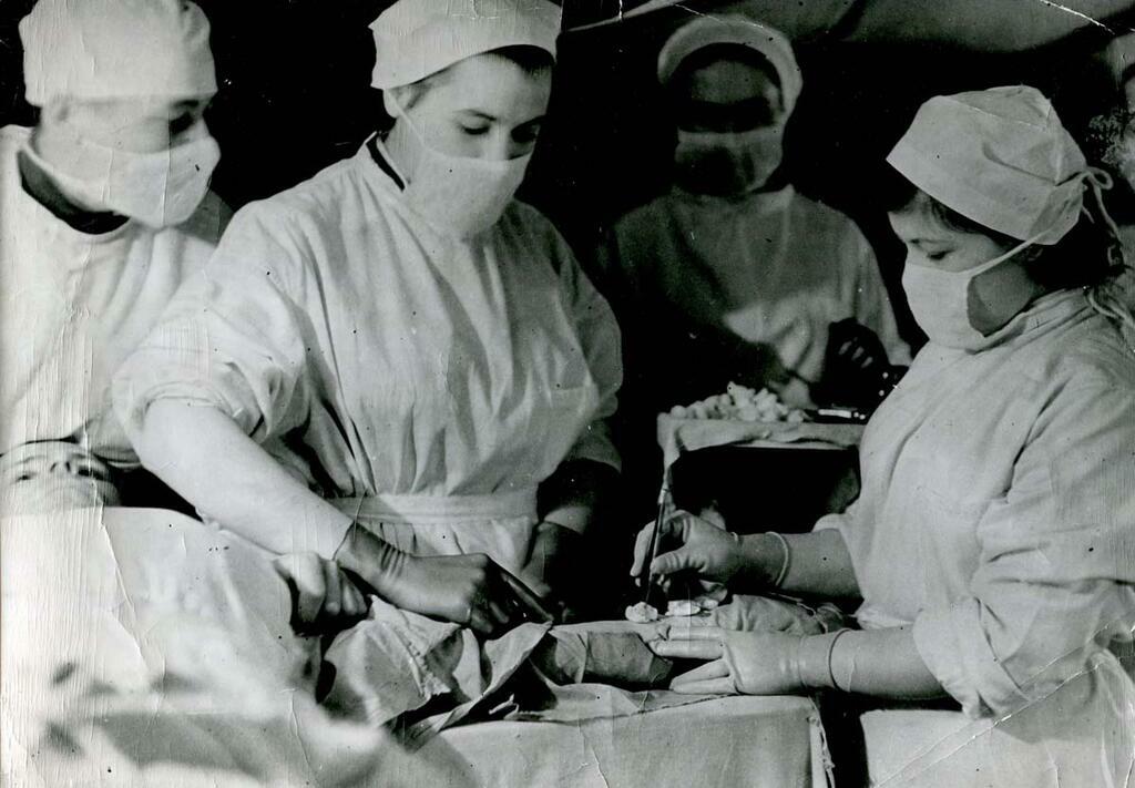 из фондов музея. Операция в госпитале. 1941 г.