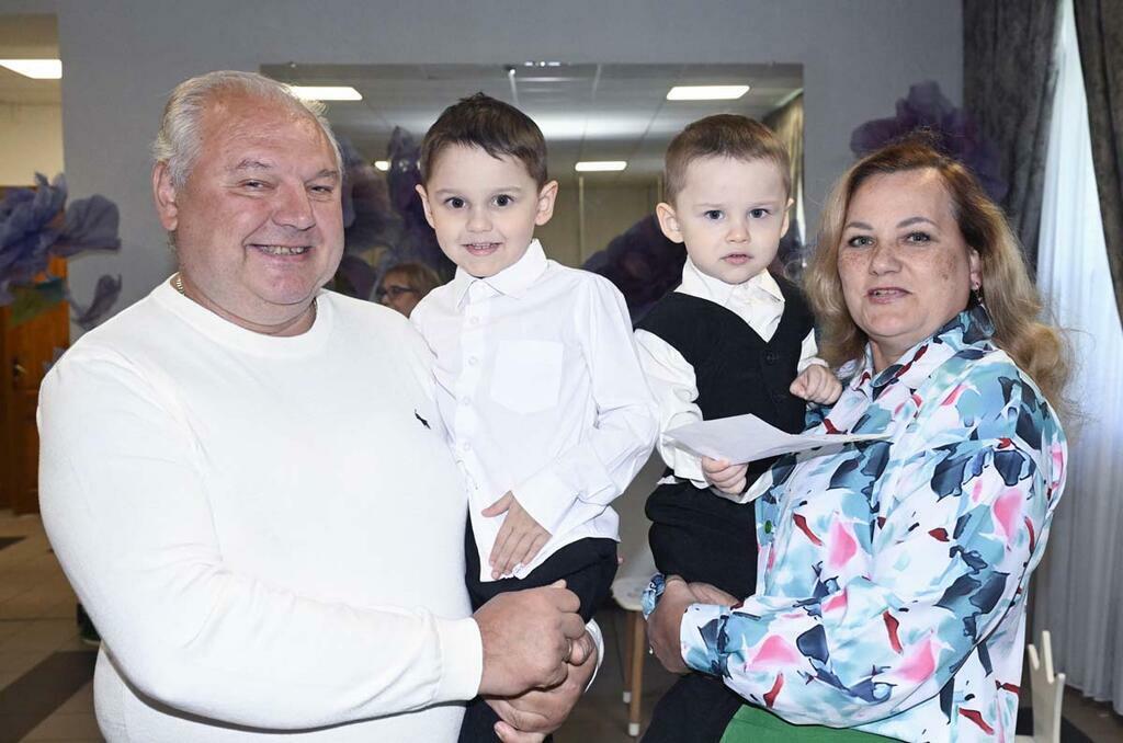 Льва Федосеева. Сергей и Елена Владимировы из Колы, с внуками.